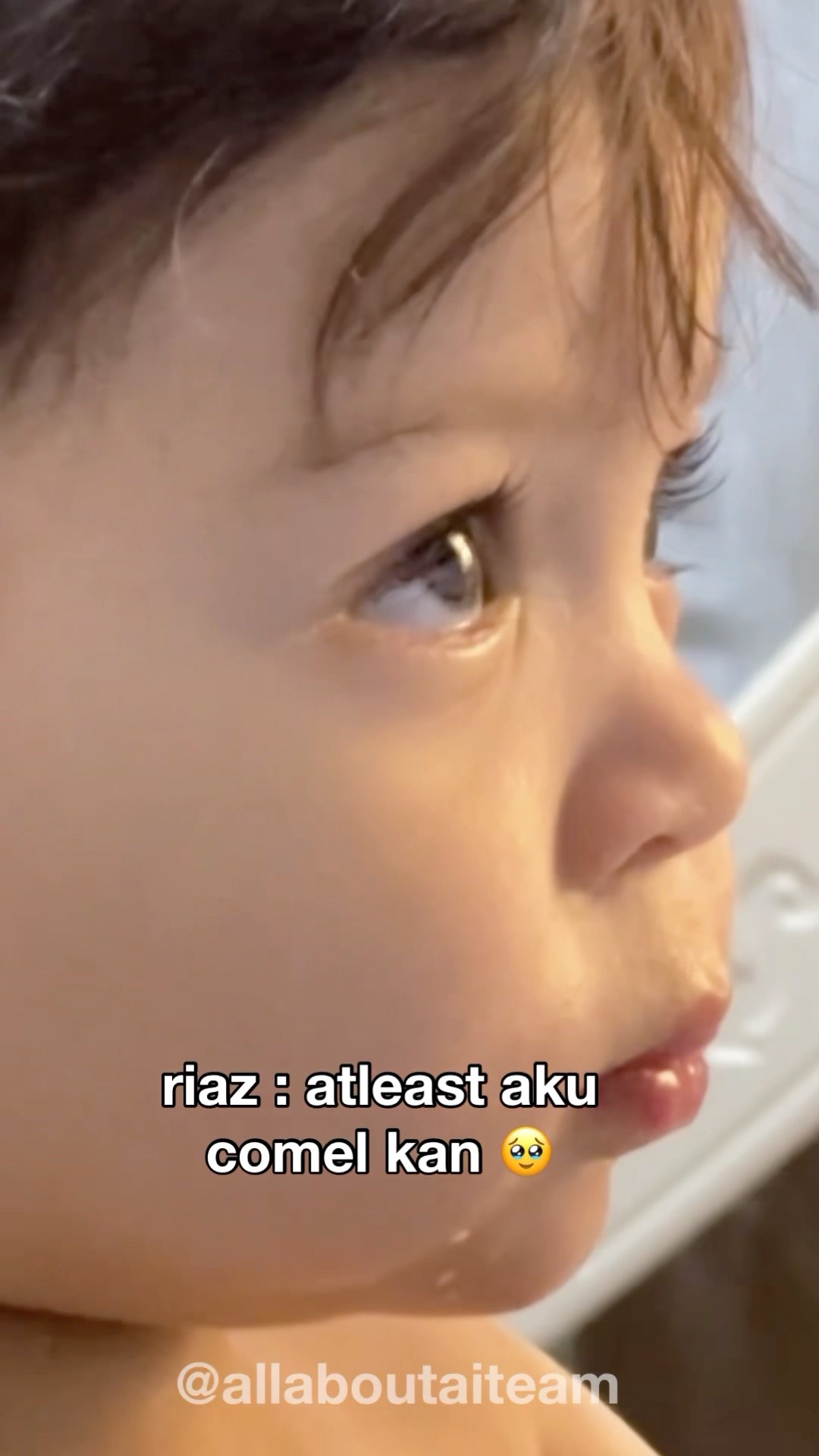 Makan Pakai Tangan Pon Comel La Riaz Ni ? #riaz #aiteam